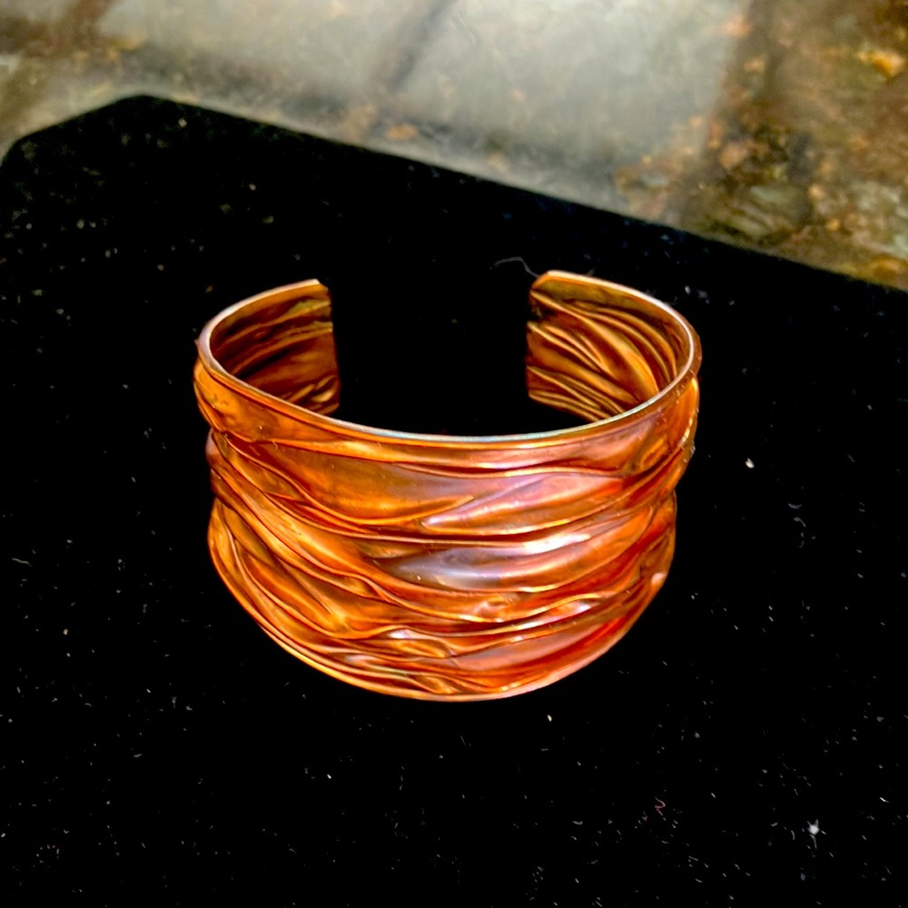 🧡🤎Beautiful Copper Tone Adjustable Bracelet  “Ruched Style” Cuff.  One Size